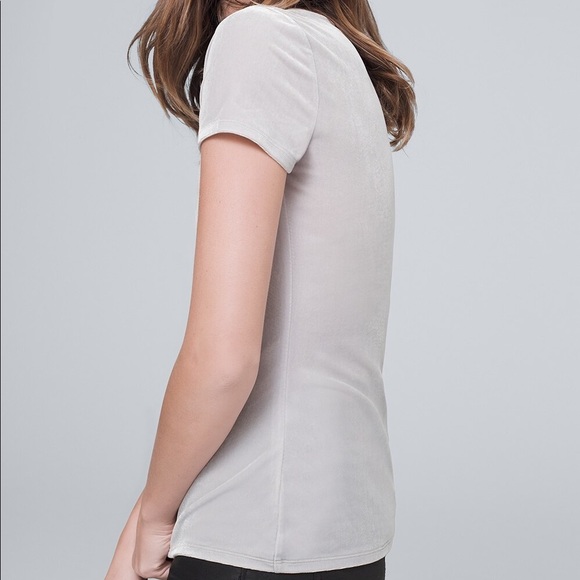 White House Black Market WHBM Short Sleeve Velvet Tee NWOT XS - Picture 3 of 7